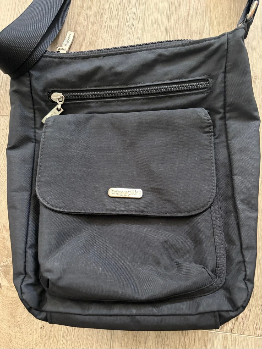 Baggallini Black Crossbody Shoulder Bag Everyday Travel Carry - Picture 2 of 10